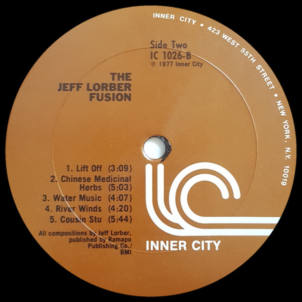 R-7561073-1669372831-1900